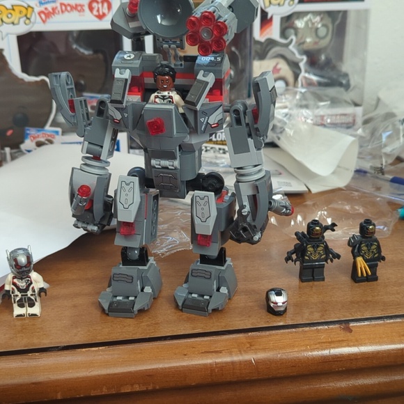 Lego - Picture 2 of 3